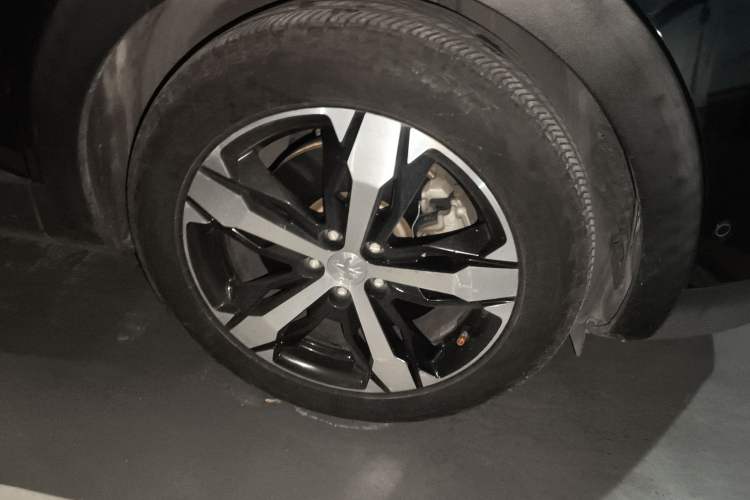 Used Peugeot 4008 2017 380THP Luxury Edition Right Front Wheel Hub