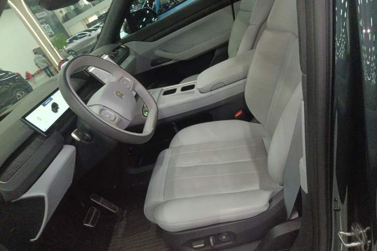 Used Nio ES8 2024 75 kWh Executive Edition Left Front Seat