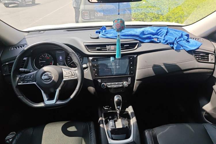 Used Nissan X-Trail 2020 2.0L XL ITS CVT 2WD SmartConnect Comfort Edition Center Console