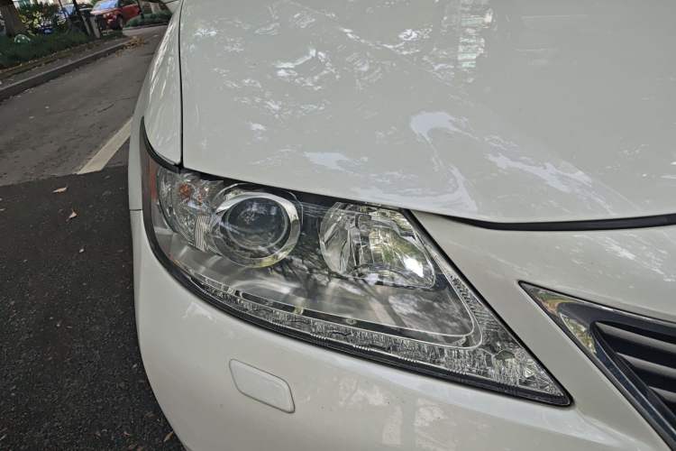 Used Lexus ES 2014 300h Elite Edition
