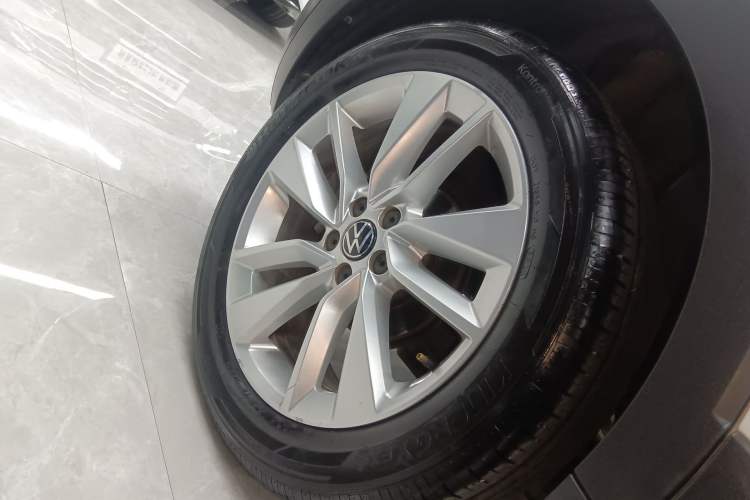 Used Volkswagen T-Cross 2021 1.5L Automatic Comfort Edition Right Rear Wheel Hub