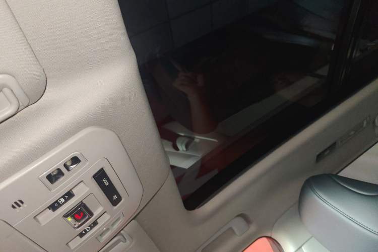 Used Toyota Highlander 2024 2.5L Smart Electric Hybrid Dual-Motor Two-Wheel Drive Luxury Version 7 Seats Headliner