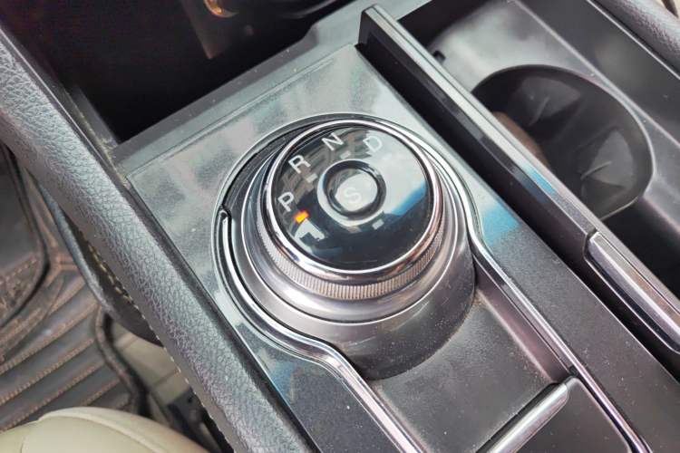 Used Ford Taurus 2015 EcoBoost 325 V6 Flagship Model Gear Lever