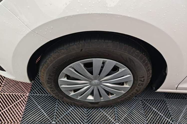 Used Volkswagen Santana 2021 1.5L Manual Fashion Edition Left Front Wheel Hub