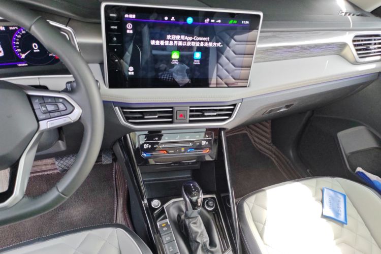 Used Volkswagen Tayron 2023 330TSI Two-Wheel-Drive R-Line High-Energy Version Audio And AC Panel