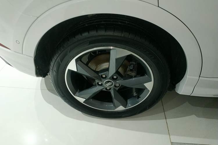 Used Audi Q3 2022 35 TFSI Fashion Dynamic Model Right Rear Wheel Hub