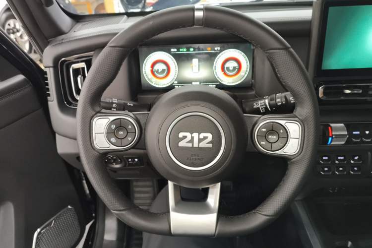 Used 212 T01 2025 2.0T Changfeng
