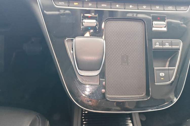 Used Hongqi HQ9 2023 2.0T Smart Connect Flagship Edition Gear Lever