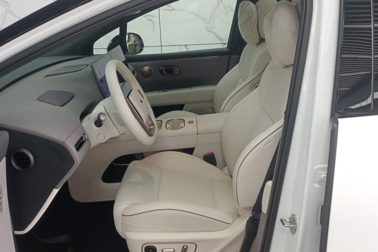 Used Li Auto i6 2025 Model Two-Wheel-Drive Standard Type
