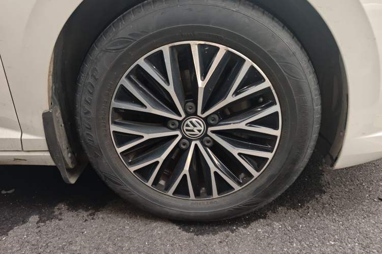 Used Volkswagen Sagitar 2019 280TSI DSG Comfort Version China VI Standard Right Front Wheel Hub