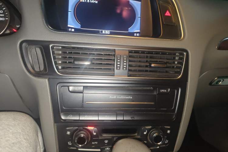 Used Audi Q5 2012 2.0TFSI Comfort Version Audio And AC Panel