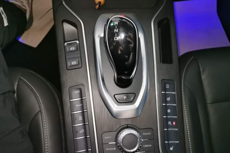 Used Wey VV6 2020 2.0T Two-Wheel Drive Smart Protection+

