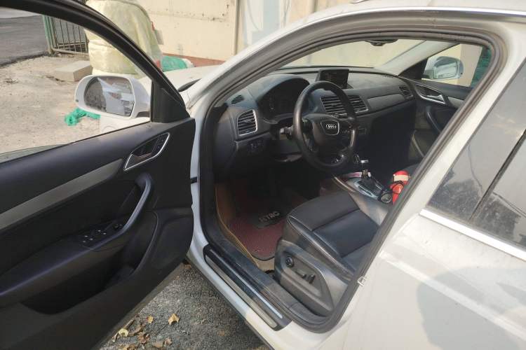 Used Audi Q3 2013 35 TFSI Ambition Edition Driver Seat