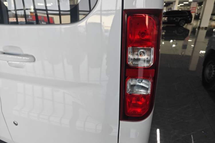 Used Wuling Yangguang 2025 Model 310KM Bus Edition—Customized by CATL Right Rear Taillight