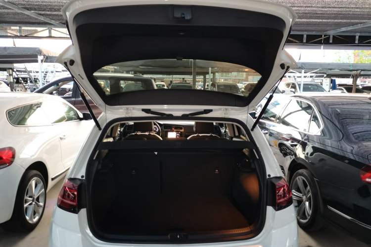 Used Volkswagen Golf 2020 Zhiai Edition 280TSI DSG Luxury Model Trunk