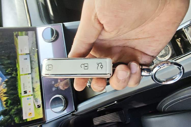 Used Lynk & Co 09 2021 2.0T Halo Seven-Seater
