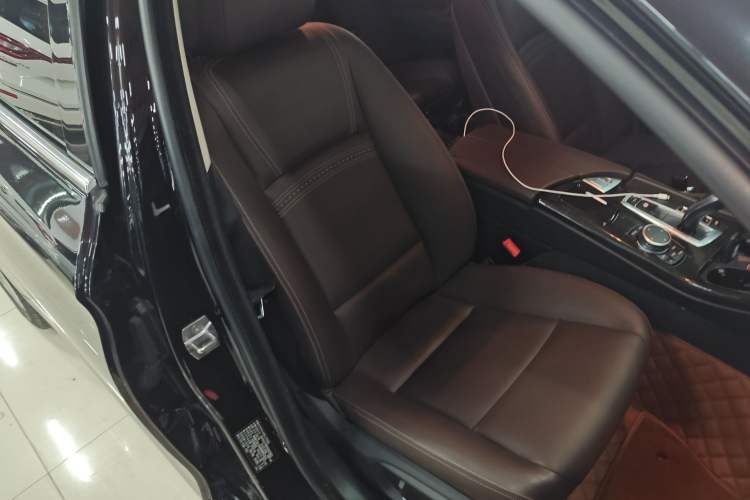 Used BMW 5 Series 2017 525Li Luxury Design Package Right Front Seat