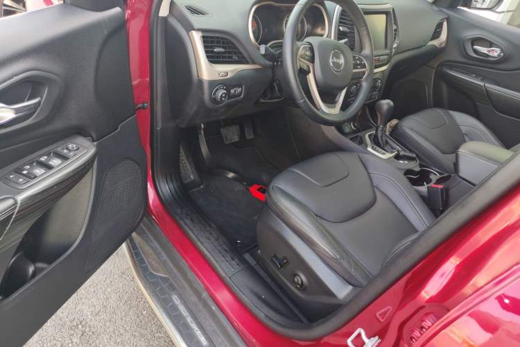 Used Jeep Cherokee 2016 2.4L Leading Smart Version