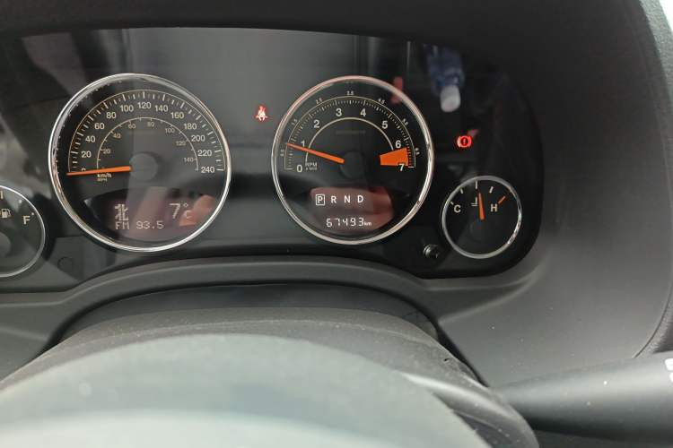 Used Jeep Compass 2014 2.0L two-wheel drive luxury version Odometer Close Up