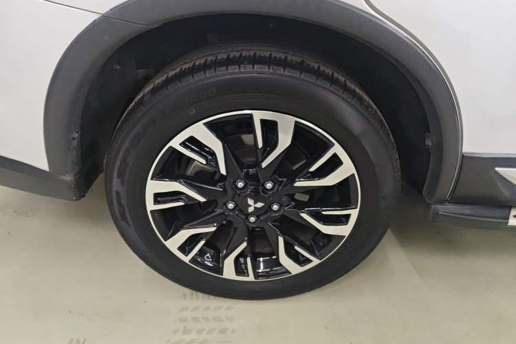 Used Mitsubishi Outlander 2019 2.0L Two-Wheel Drive Comfort Edition 7-Seater China VI Standard