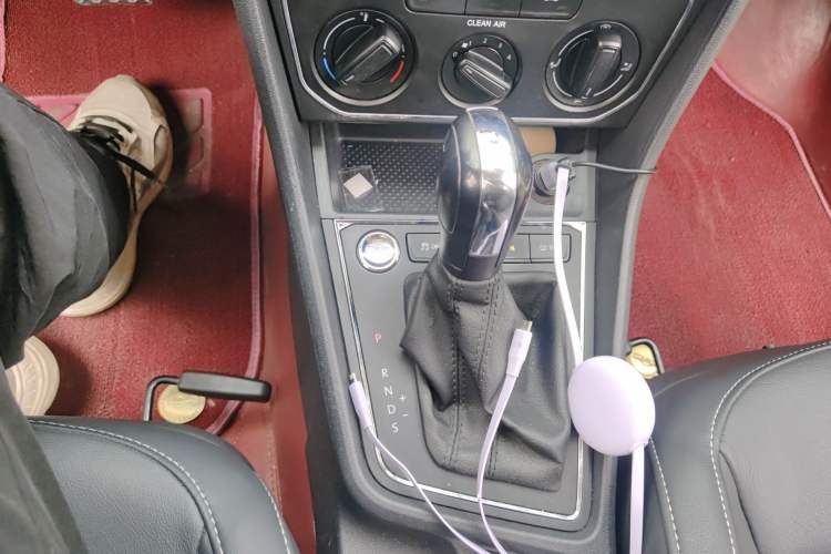 Used Volkswagen Lavida 2017 1.6L Automatic Comfort Edition Gear Lever