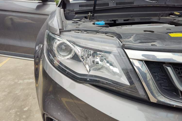 Used Geely Auto Emgrand X7 Sport 2018 1.8TD Automatic Two-Wheel Drive Zhiya Model Exterior 6