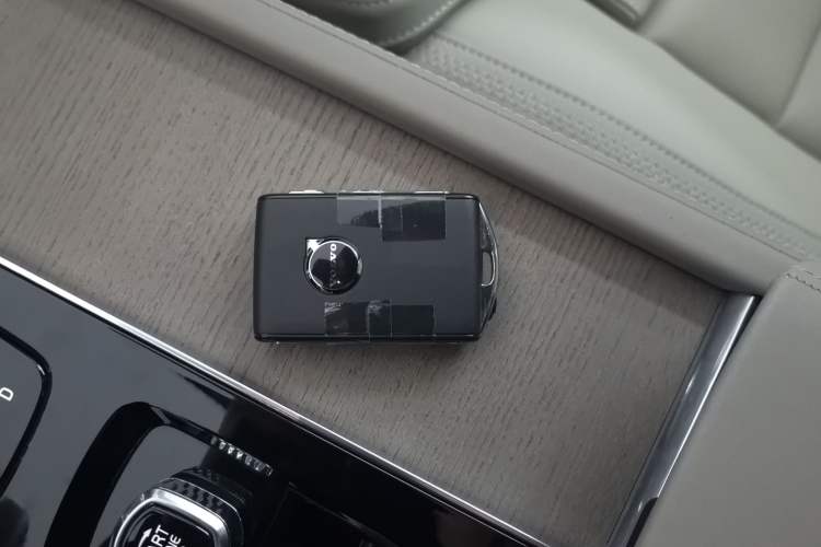 Used Volvo XC90 2025 Facelifted B6 Zhiyuan Luxury Version with 6 Seats
