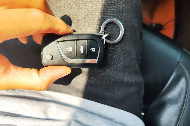 Used Toyota Corolla 2014 1.6L CVT GL-i Vehicle Key