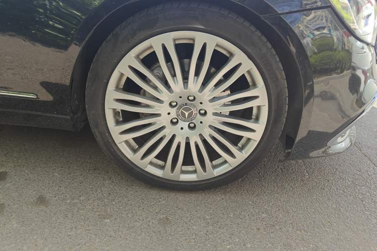 Used Mercedes-Benz S-Class 2012 S 300 L Business-Class Grand Edition Right Front Wheel Hub