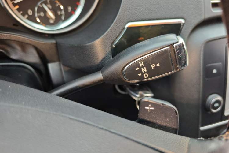 Used Mercedes-Benz R-Class 2017 R 320 4MATIC Business Edition Prestige Model Gear Lever