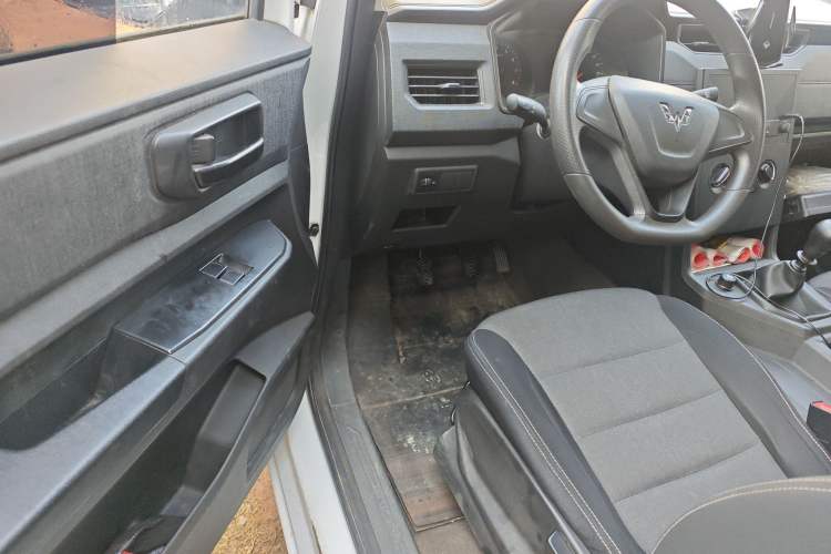 Used Wuling Hongguang PLUS 2020 1.5L Manual Standard Edition 5 Seats Driver Seat