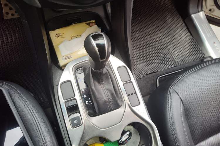 Used Hyundai Santa Fe 2015 2.4L Automatic Two-Wheel Drive Smart Version 5 Seats
