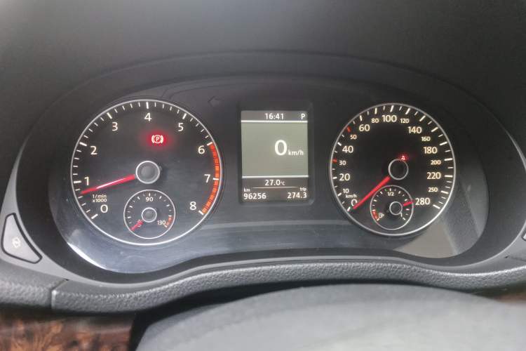 Used Volkswagen Passat 2011 1.8TSI DSG Prestige Edition Odometer Close Up