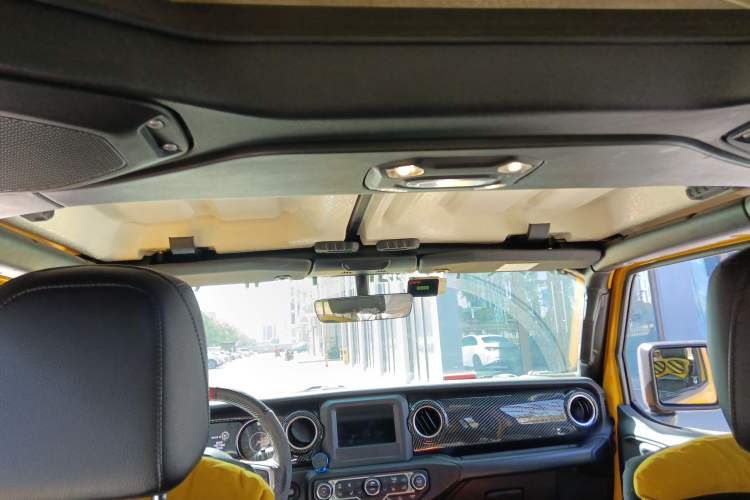 Used Jeep Wrangler 2019 2.0T Sahara Four-Door Version China VI Emission Standard Headliner