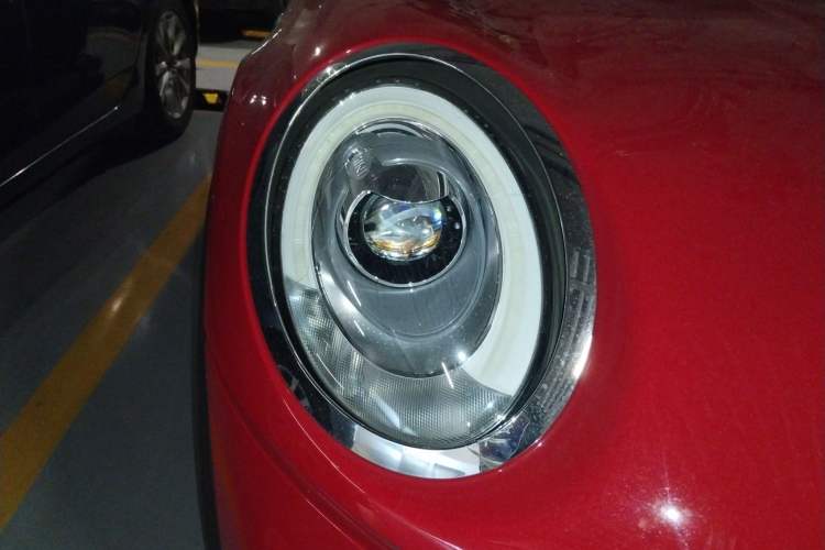 Used MINI 2017 1.5T COOPER Limited Edition in Ice Blue Right Front Headlight