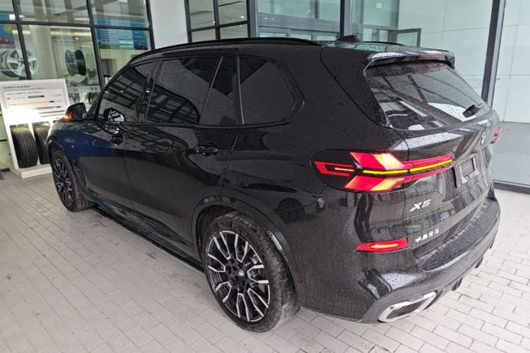 Used BMW X5 2023 xDrive 40Li M Sport Night Edition Package

