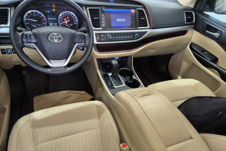 Used Toyota Highlander 2015 2.0T Four-Wheel Drive Elite Edition 7-Seater
