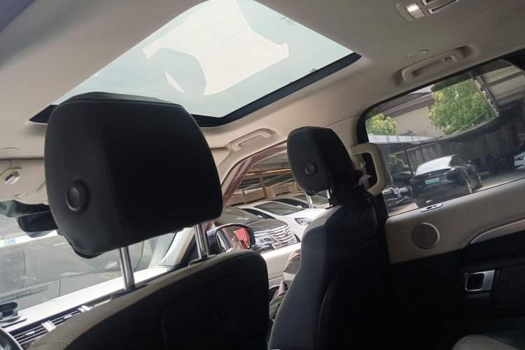 Used Land Rover Discovery 2021 360 PS R-Dynamic S