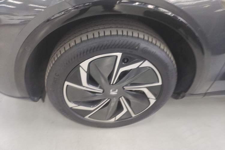 Used Rising R7 2023 Rear-Drive Screen King Pro Edition
