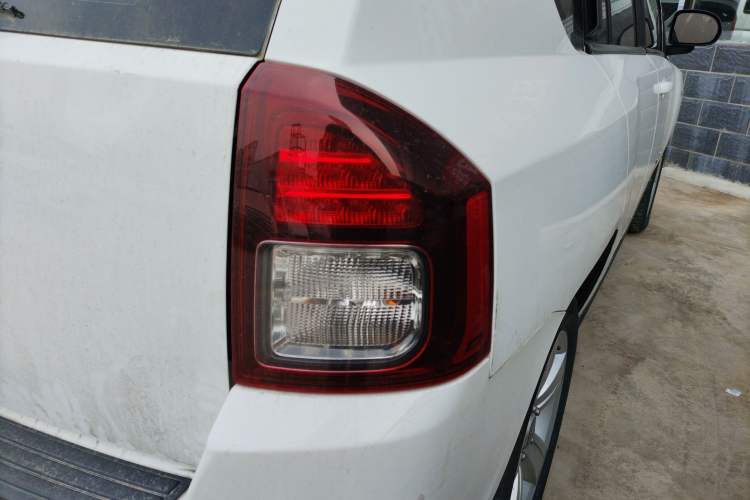 Used Jeep Compass 2015 2.0L two-wheel drive sport version