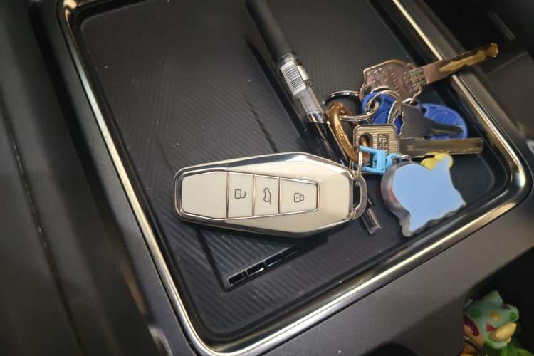 Used iCAR 03T 2024 520km Two-Wheel Drive Long-Range Version Vehicle Key