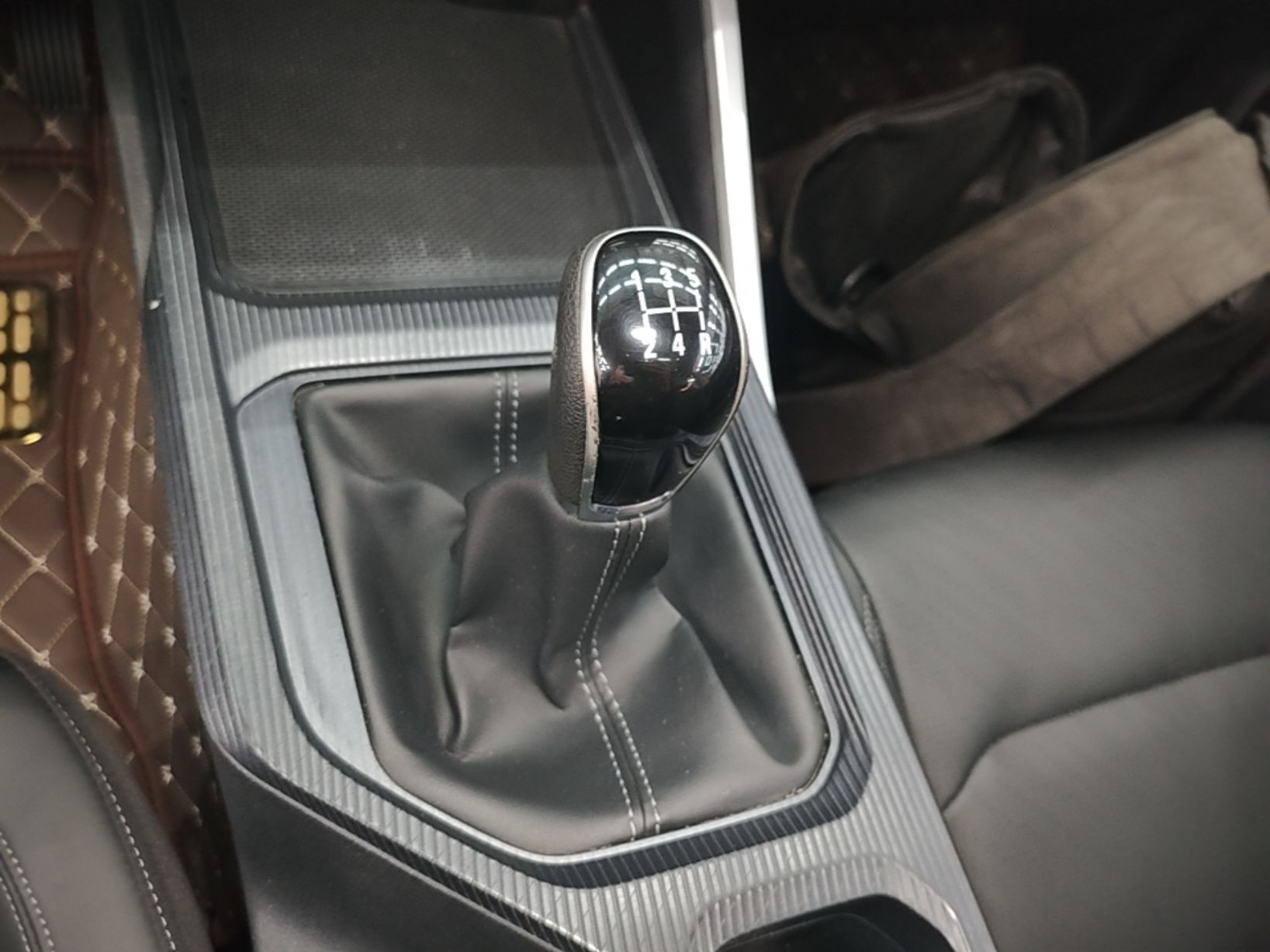 Geely Auto Emgrand 2022 4th Generation 1.5L Manual Luxury Model — снимка 16