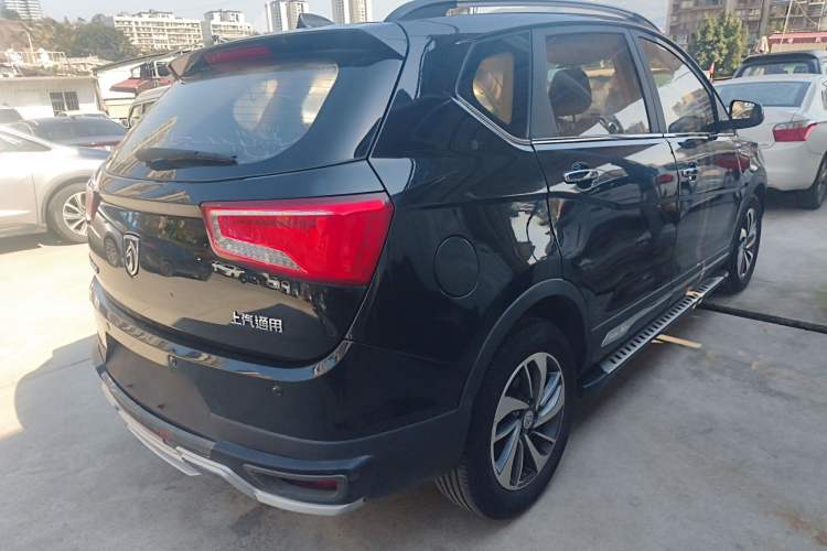 Used Baojun 560 2015 1.8L manual luxury version
