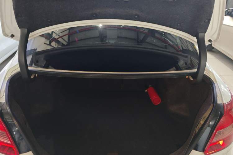 Used Suzuki Kizashi 2011 2.4L Two-Wheel Drive CVT Standard Edition
