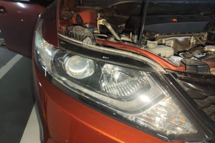 Used Honda Jade 2014 1.8L Automatic Comfort Elite Version 5 Seats Right Front Headlight