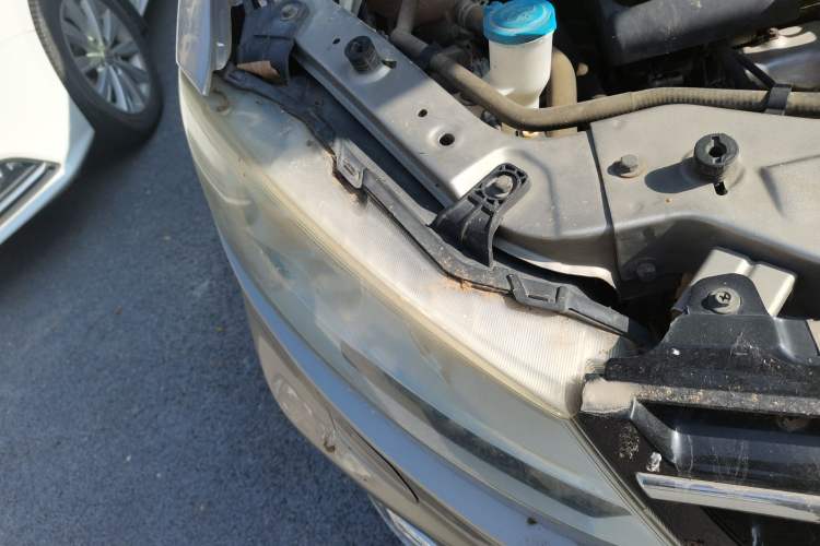 Used Zotye T600 2015 1.5T Manual Luxury Model Right Front Headlight