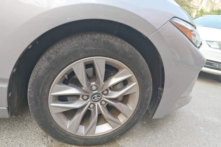 Used Toyota Avalon 2019 Dual-Engine 2.5L Luxury Edition China VI Standard