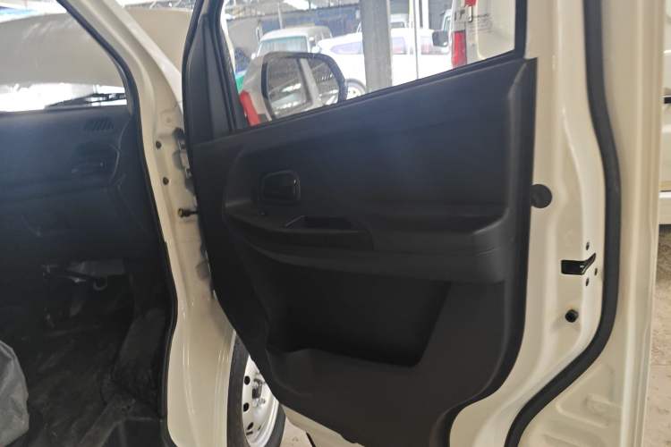 Used Chana Ruixing EM80 2024 Comfort-Style 6-Seater 41.86 kWh