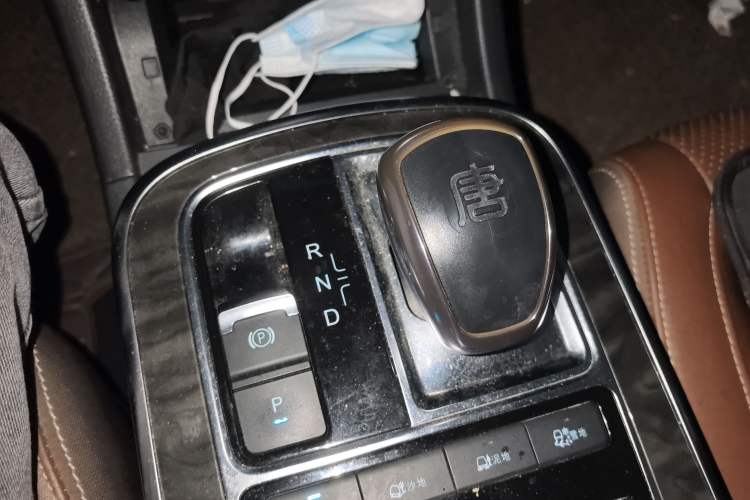 Used BYD Tang New Energy 2015 2.0T Four-Wheel-Drive Flagship Model Gear Lever
