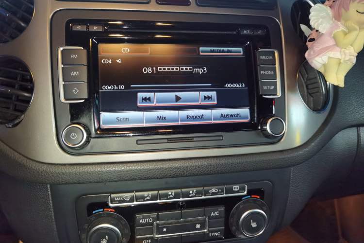 Used Volkswagen Tiguan 2012 2.0 TSI Comfort Edition Audio And AC Panel